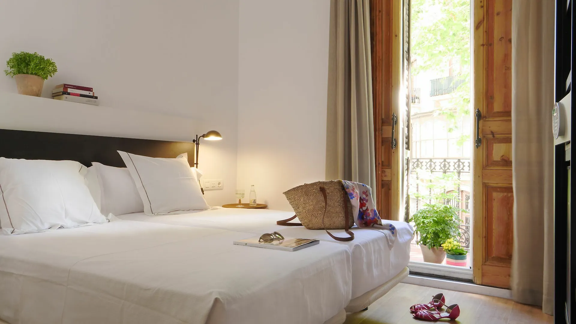 *** Guest house Som Nit Triomf Hotel Barcelona Spain