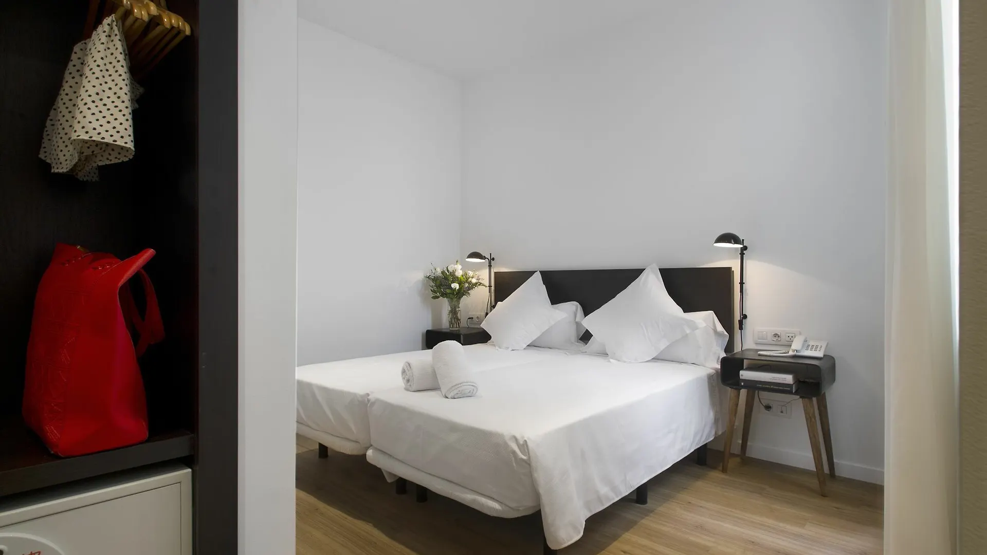 Hotel Som Nit Triomf Barcelona España