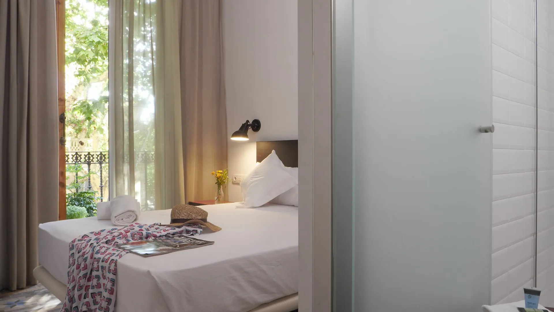 *** Pensión Hotel Som Nit Triomf Barcelona España